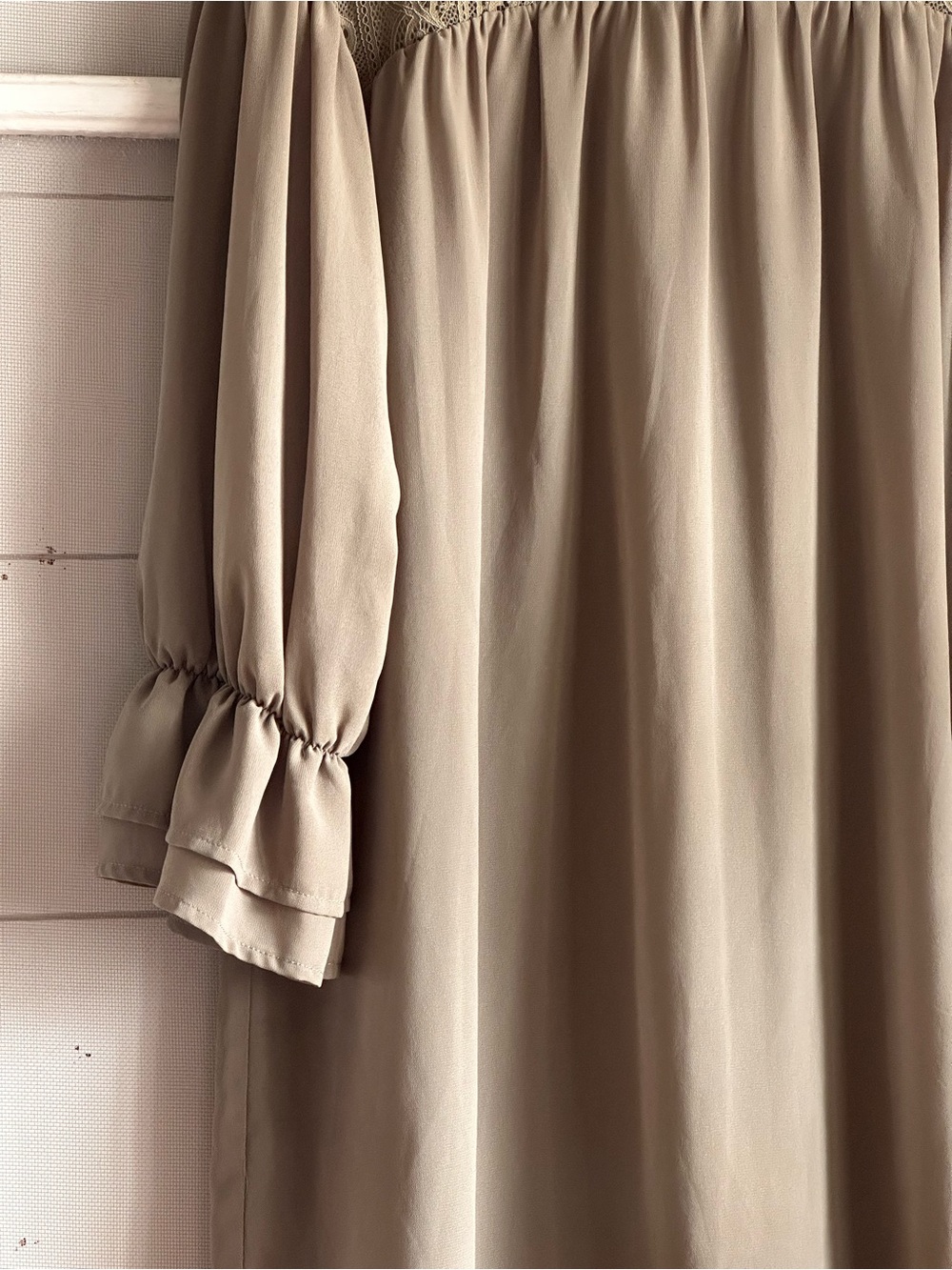 Entro Lace-Trim Long-Sleeved Dress in Sage - Picture 3 of 9